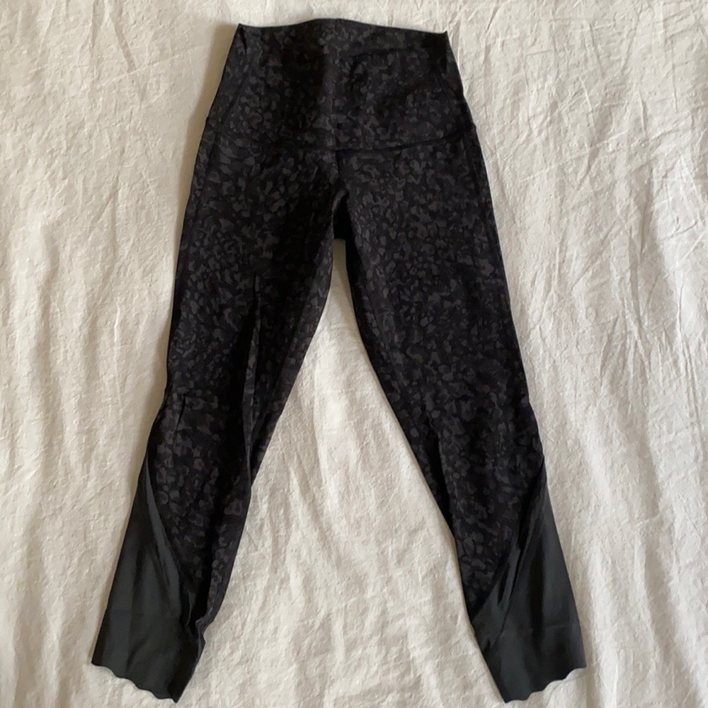 Wunder Under 23” Scalloped Leggings